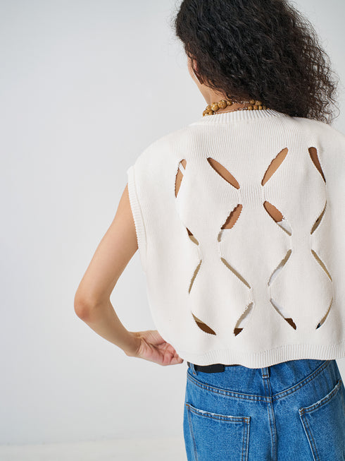 【 予約:2月上旬  】CUT OUT PATTERN VEST /Y261-91012