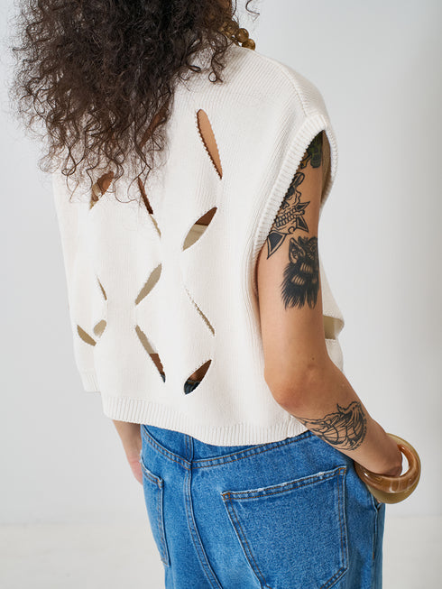 【 予約:2月上旬  】CUT OUT PATTERN VEST /Y261-91012