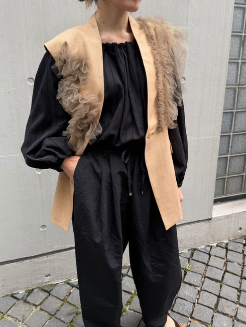 【 予約:2月中旬 】チュールフリルベスト /M261-43001