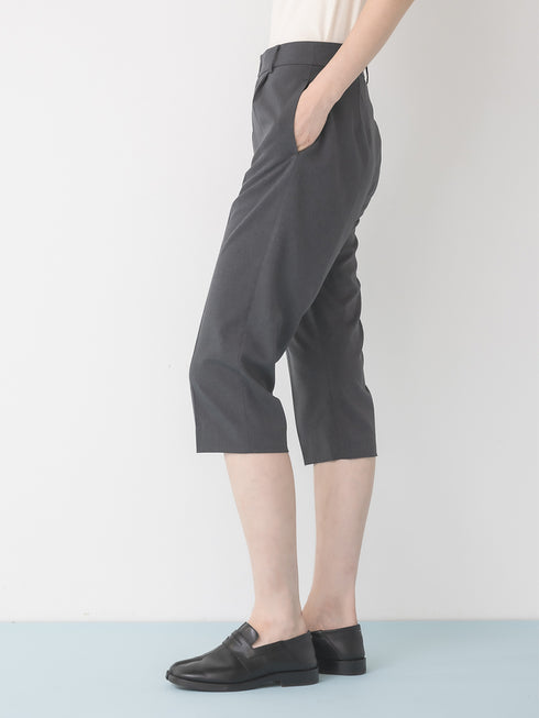 【 予約:1月中旬 】LOOSE CAPRI PANTS /M264-38179