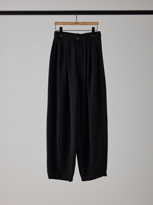 【 予約:5月下旬 】VOLUME CURVE PANTS /Y262-32051