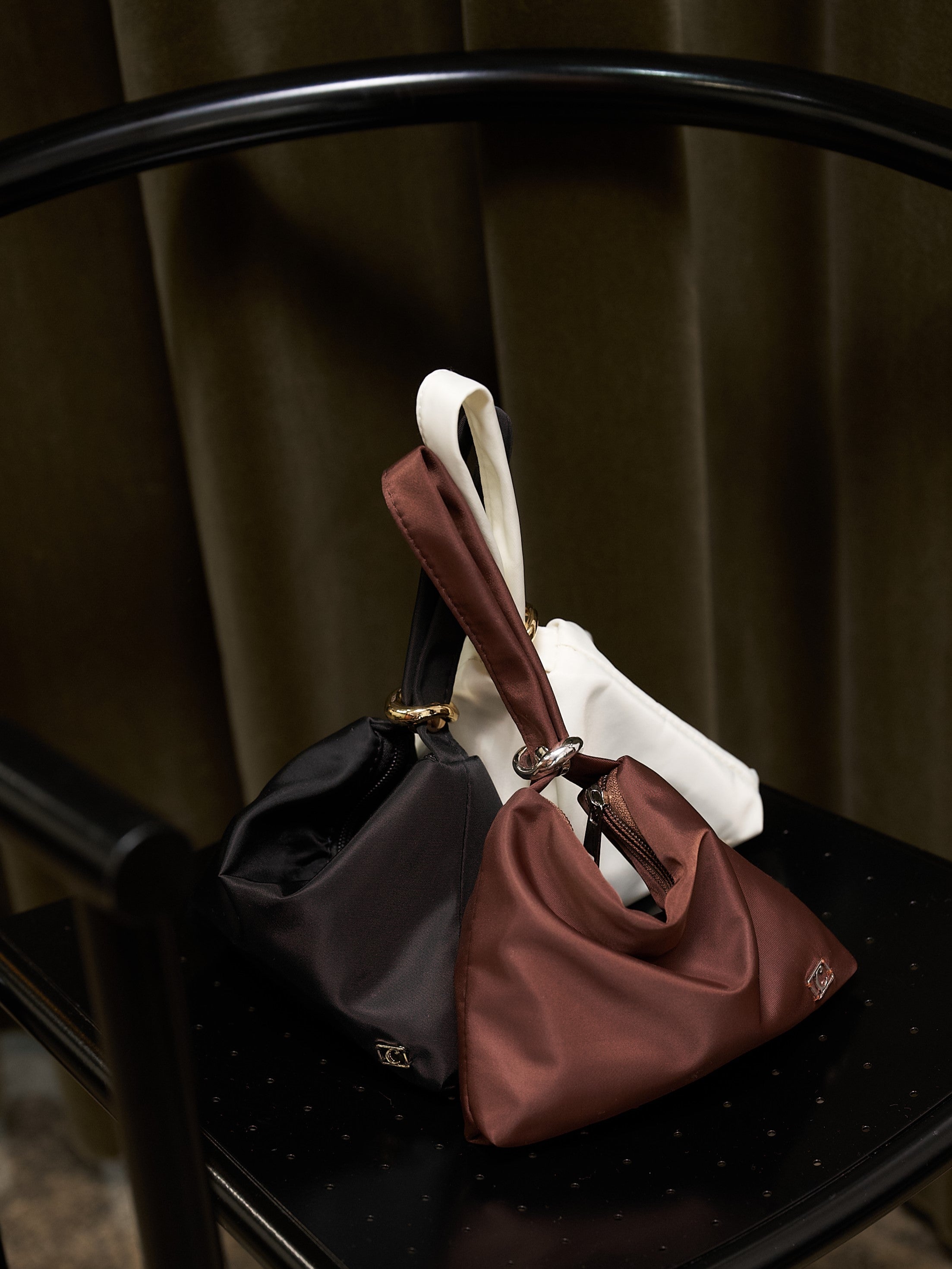 未使用 PLEATS PLEASE トライアングル ハンドバッグ 変形 ブラウン 予約：8月中旬 】トライアングルBAG&リング /0064-181SH